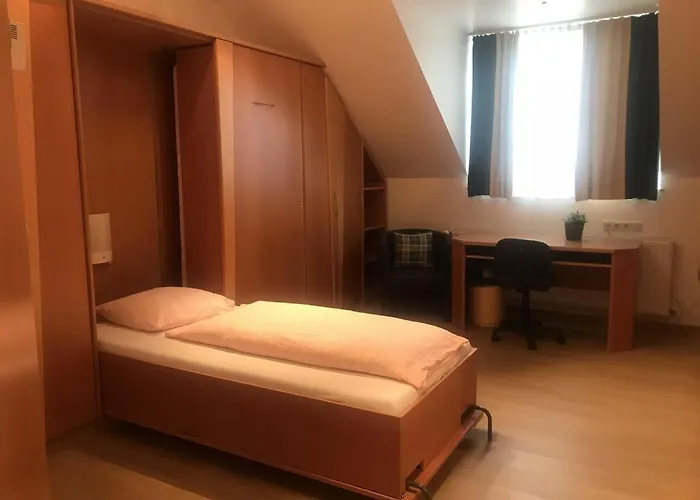 Au P\'Tit Max - Studios Hotel